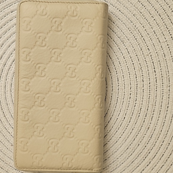Authentic Gucci Cream Wallet - Picture 2 of 8